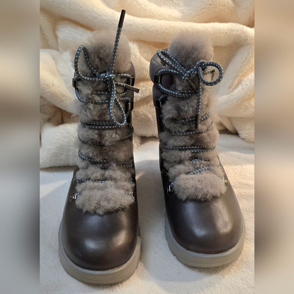 Ugg Women's Viki Waterproof Boots - Picture 2 of 8